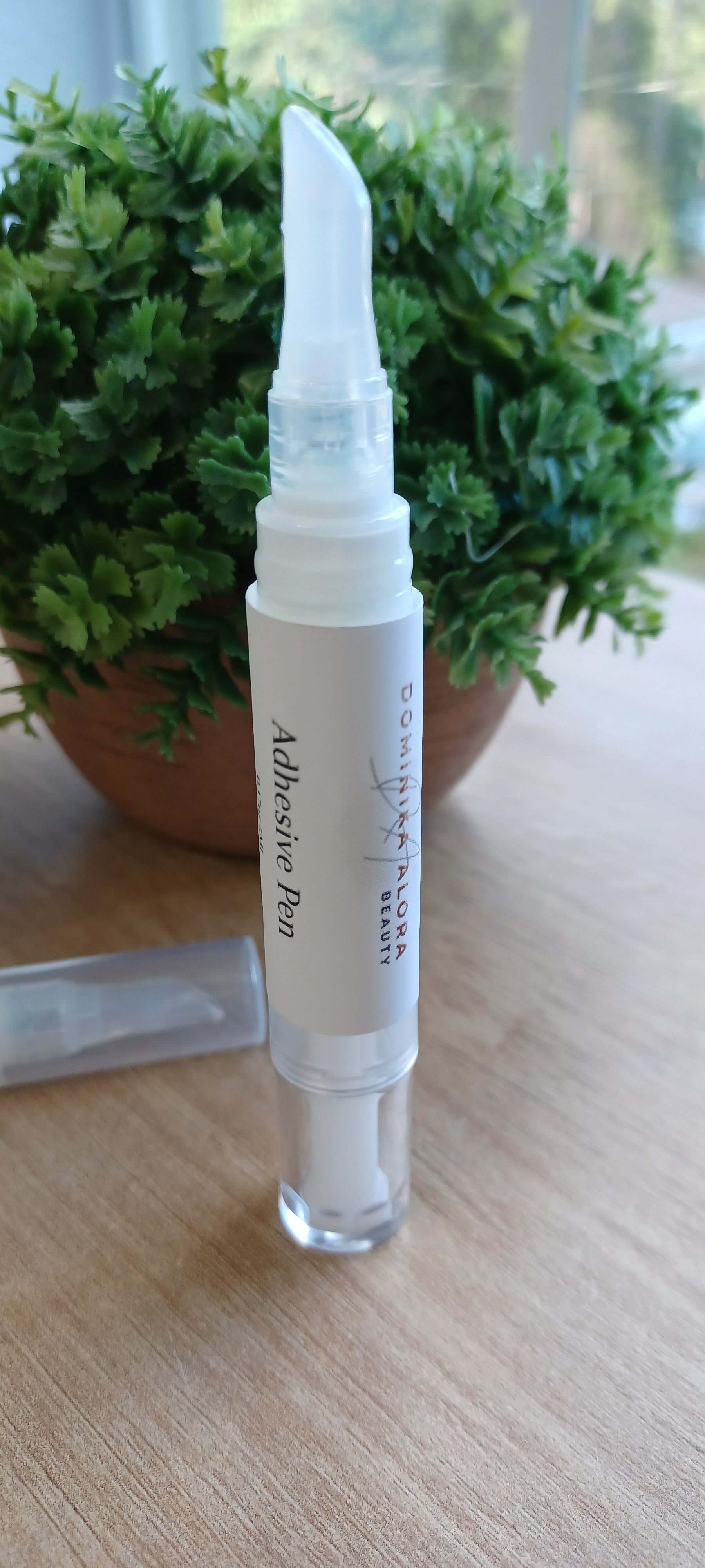 Lace Adhesive Pen